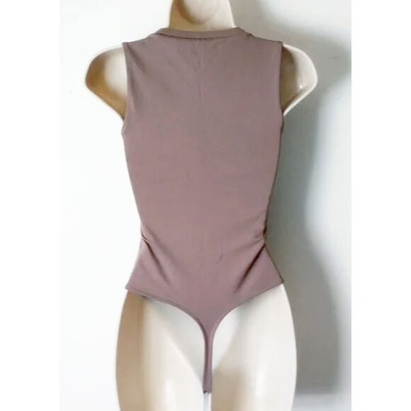 Babaton Contour Crewneck Sleeveless Bodysuit S Taupe - Picture 2 of 5